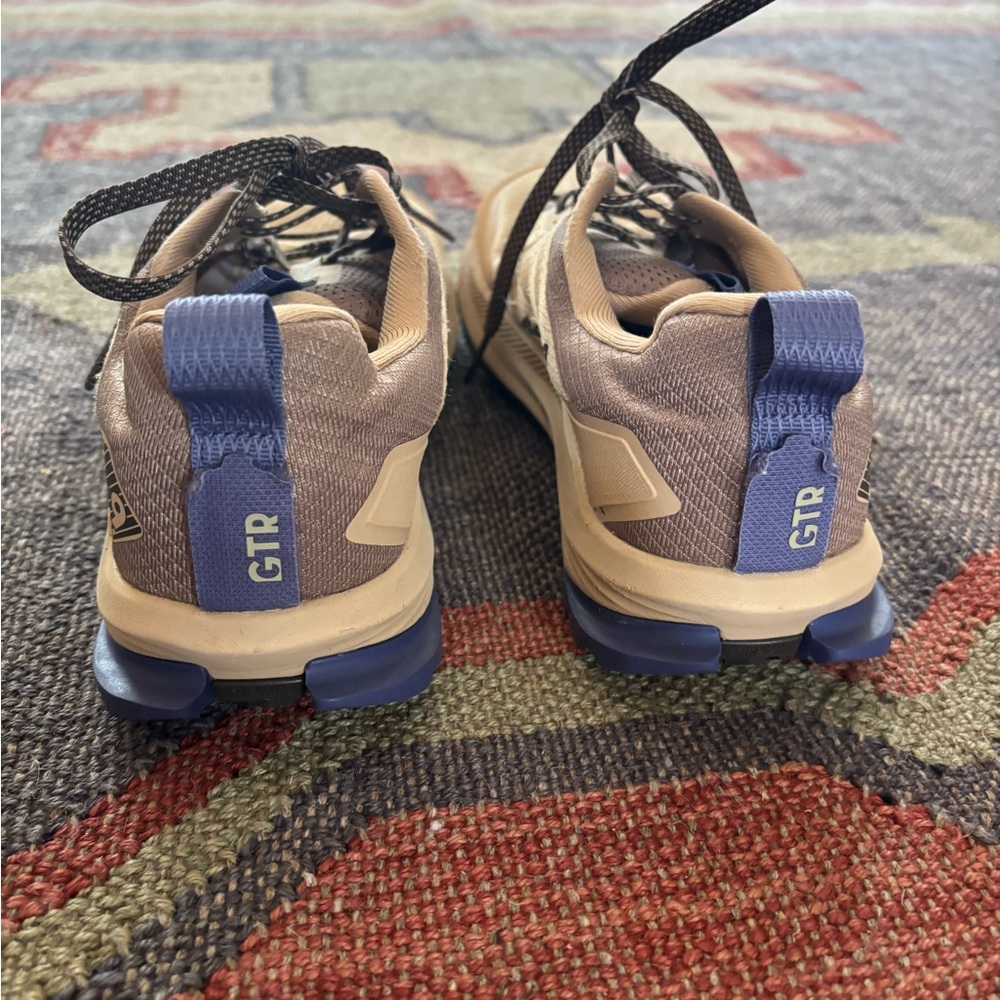 Altra Women’s Lone Peak 9 Trail Running Sneaker, like new! - Picture 4 of 5